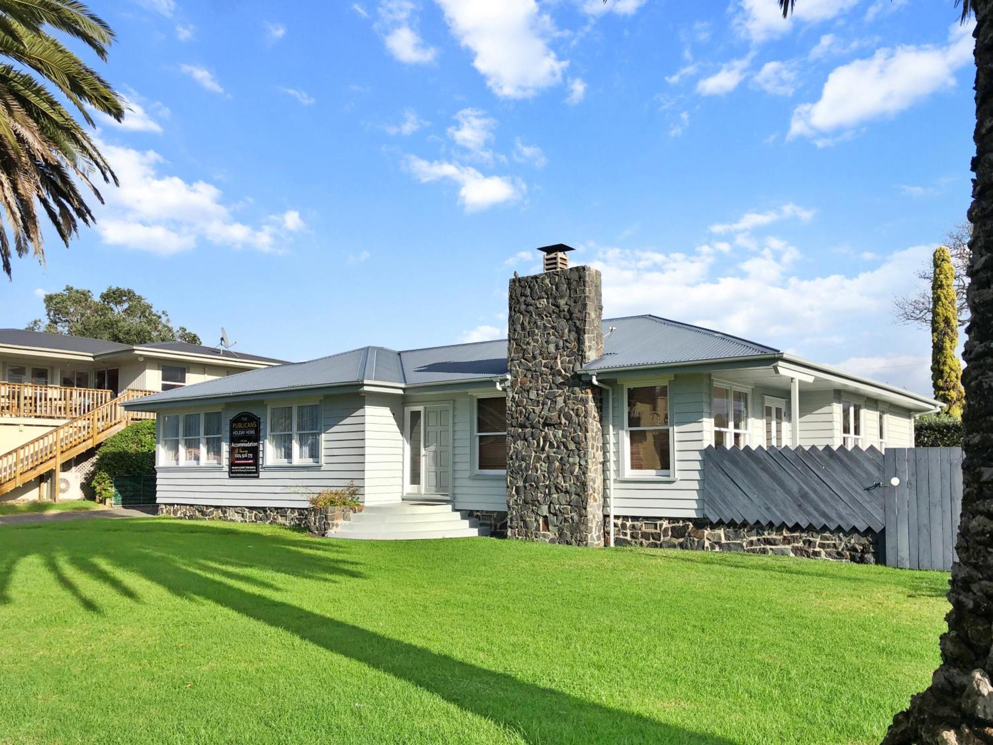 The Publican'S Palace Whitianga Exterior photo
